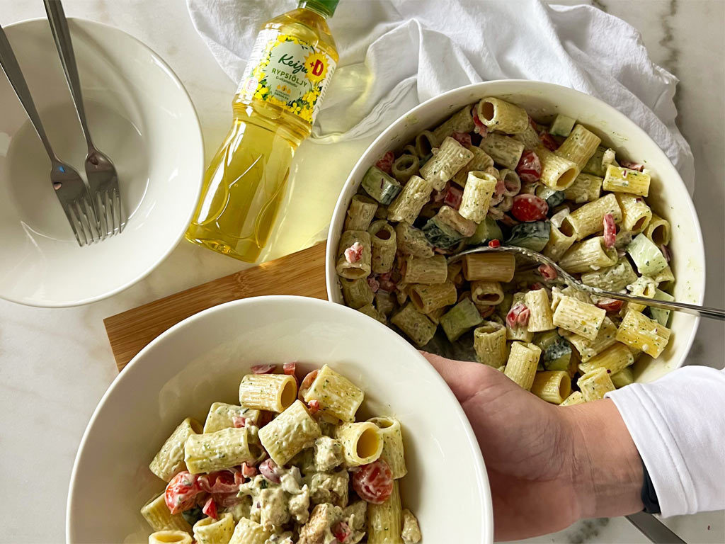 Ruokaisa ja ravinteikas pastasalaatti