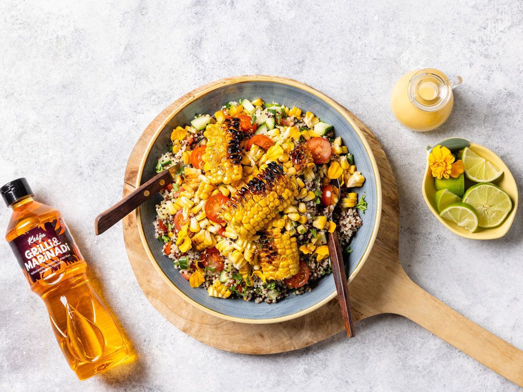 Kvinoasalaatti grillatulla maissilla ja limevinaigrette-kastikkeella