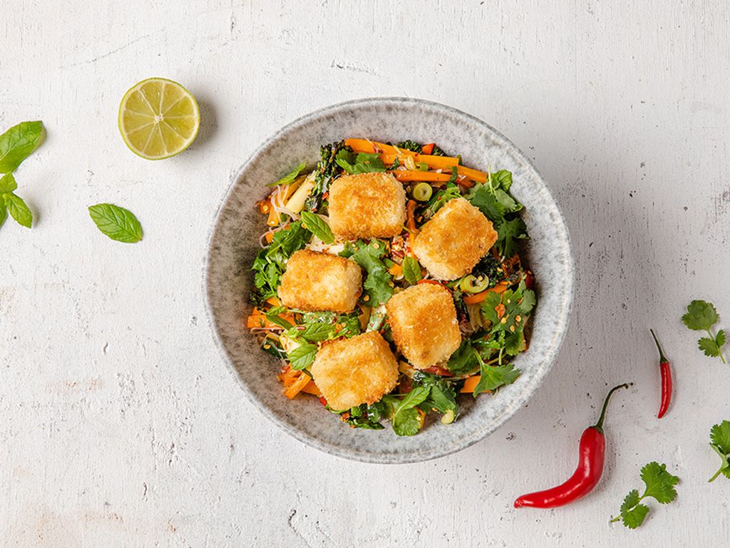 Aasialainen tofu-nuudeliwokki