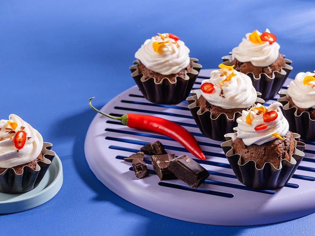 Chili-suklaamuffinssit chilikreemillä