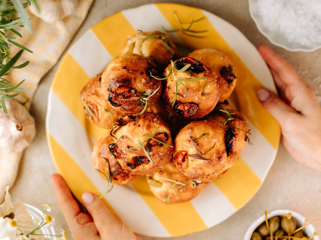 Valkosipuli focaccia -muffinsit