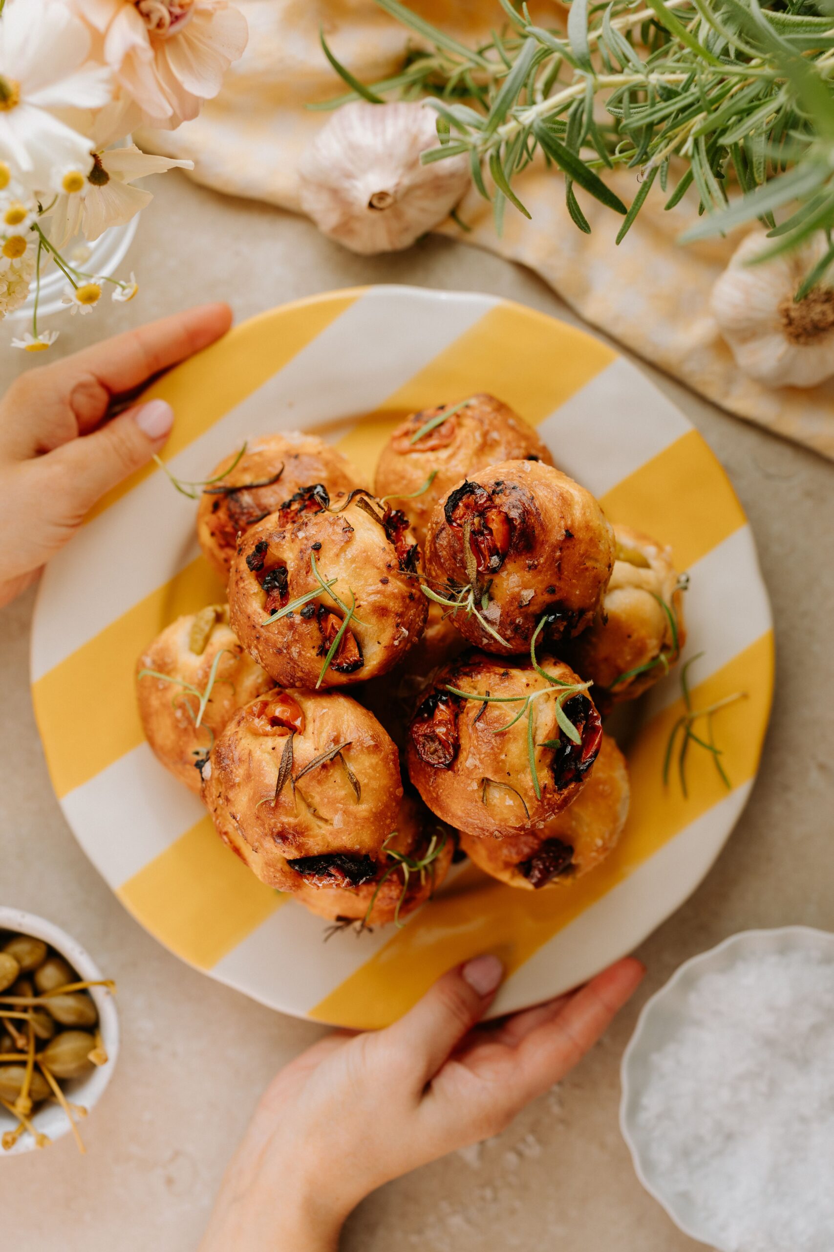 Valkosipuli focaccia -muffinsit