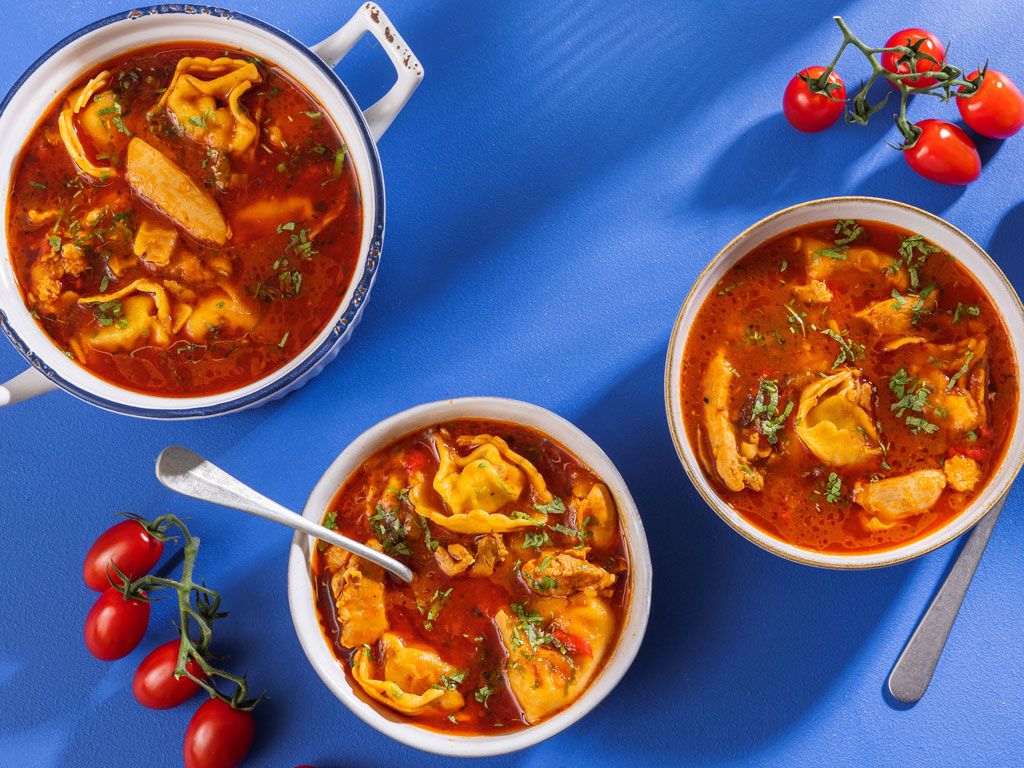 Tortellini-kanakeitto